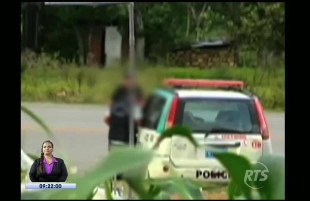 2 policías fueron descubiertos en el momento que aceptaron coimas de conductores en Perú